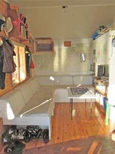 keskihuonesisään