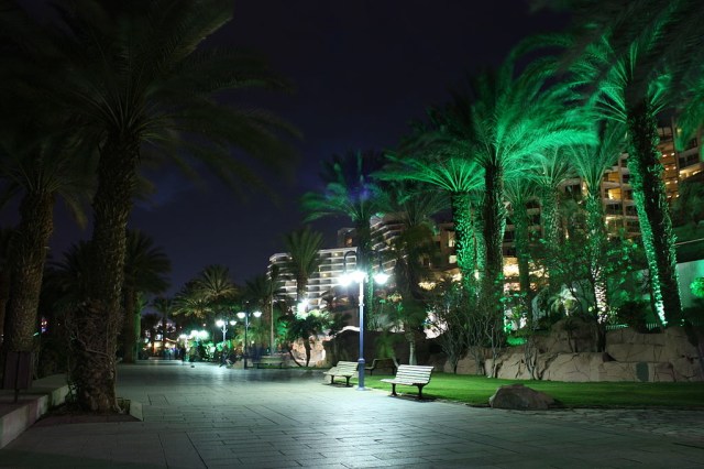 1024px-Eilat_Promenande