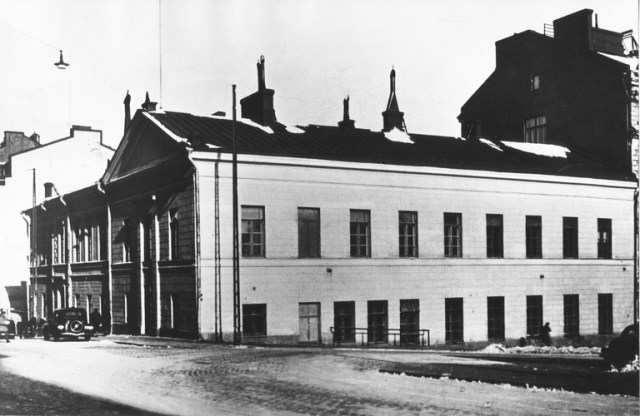 1930 -luku . Pohjoinen Makasiinikatu 11 - Kasarmikatu 21.