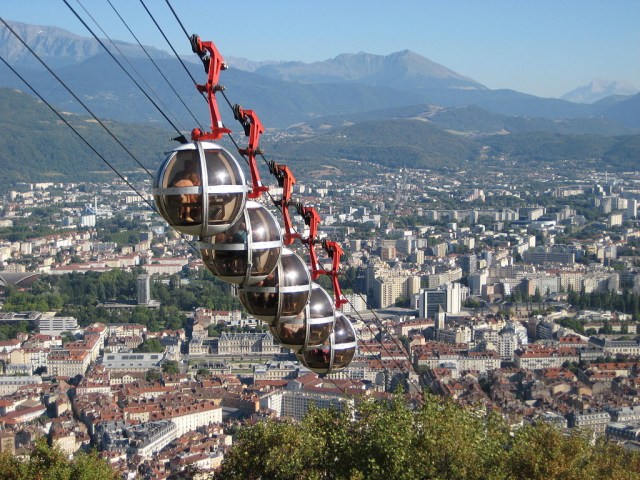 1024px-Seilbahn-Grenoble